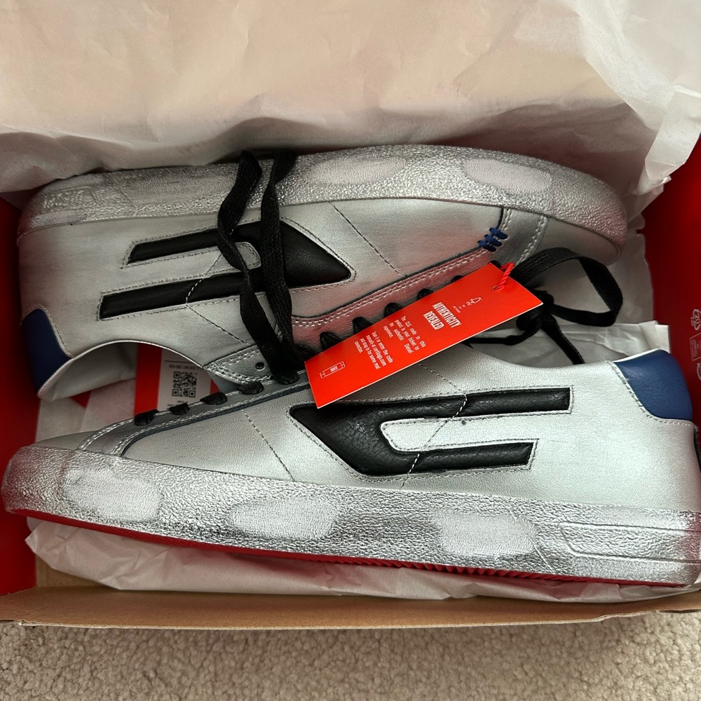 Diesel S- Leroji X distressed metallic low top sneakers size USA 9.5 Euro 42.5.